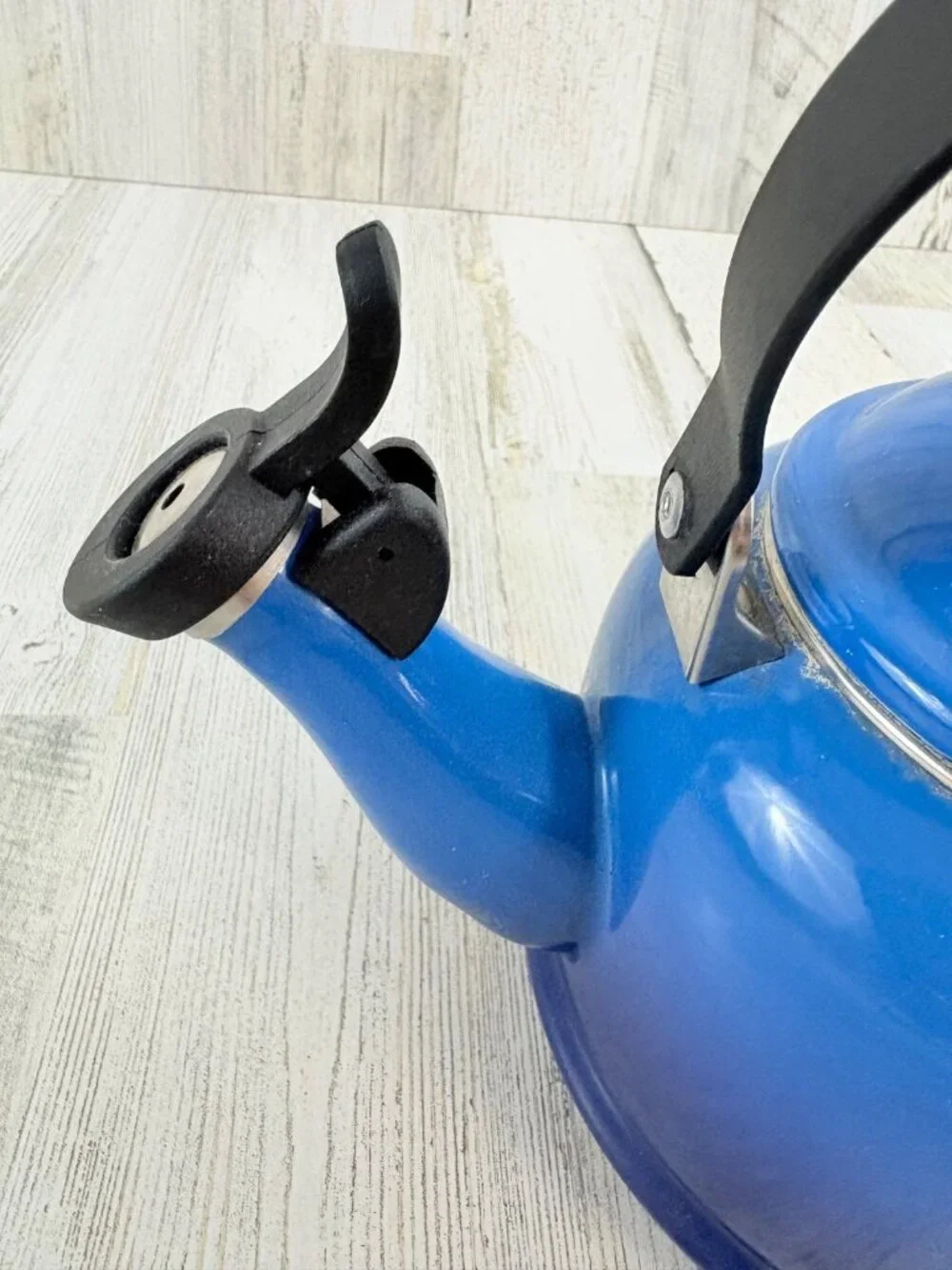 Le Creuset Enamel on Steel 1.25 Quart Demi Tea Kettle Marseille Blue FLAWS